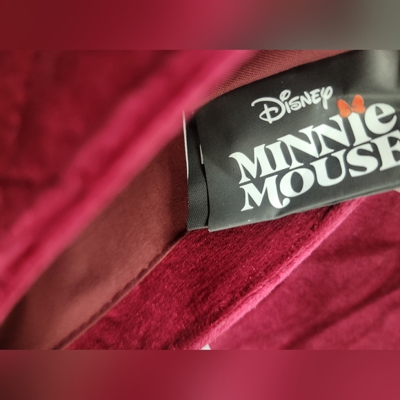 Bioworld Disney Minnie Mouse Burgandy Quilted Crossbody Bag with Gold Bow - Picture 3 of 9